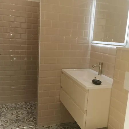 Schicke Und Moderne Im Stadtzentrum By Interhome דירה סן טרופז